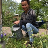 birgit schuurman watert haar abc love supreme delphinium geplant bij buitengoed de gaard vakantiehuisje pipowagen superdeluxe midden limburg